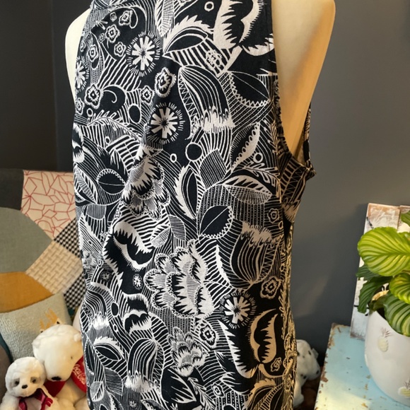 Anthropologie Black and white print fun top! - Picture 4 of 6